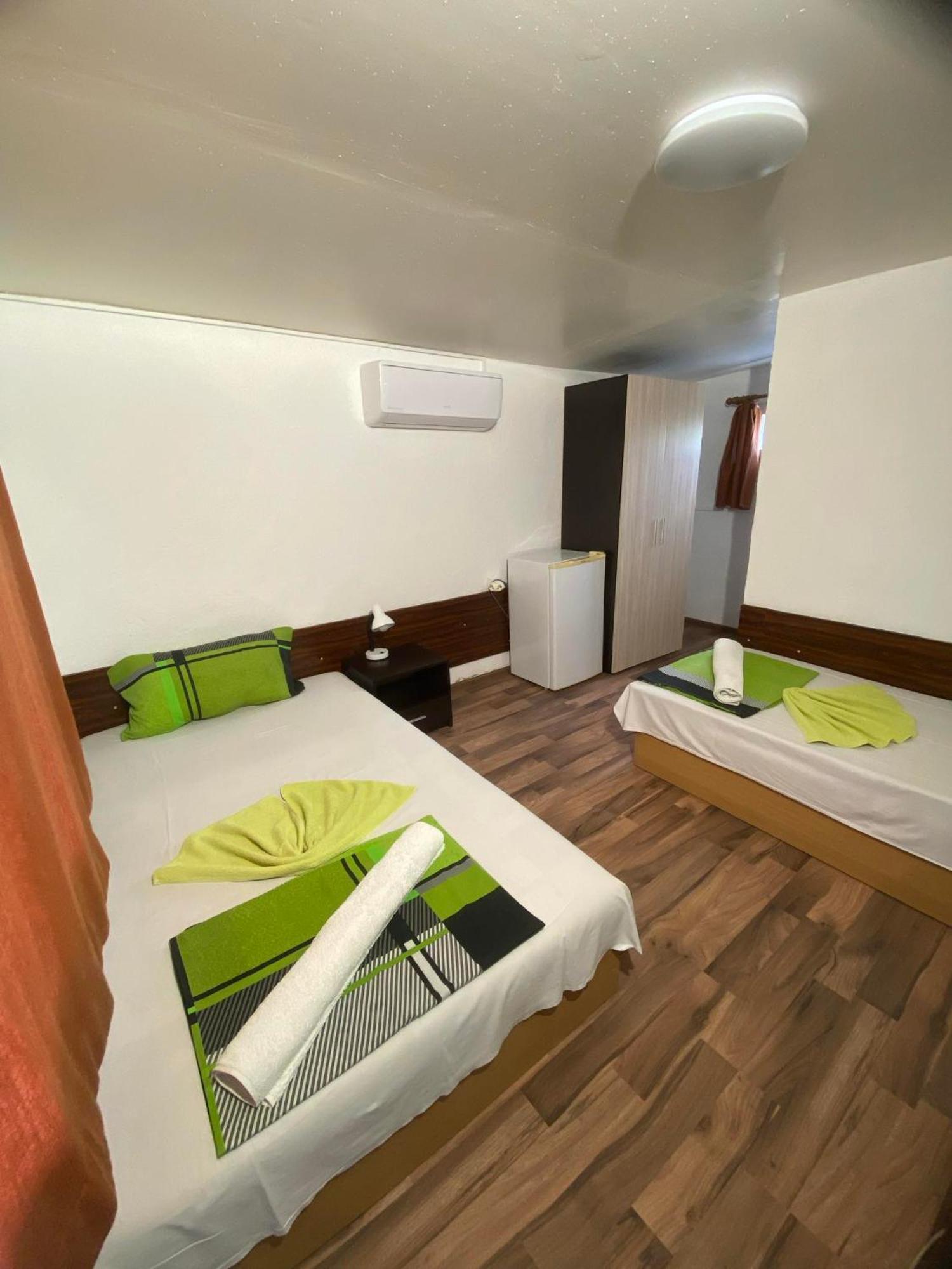 Family Hotel Julian Kranevo Esterno foto