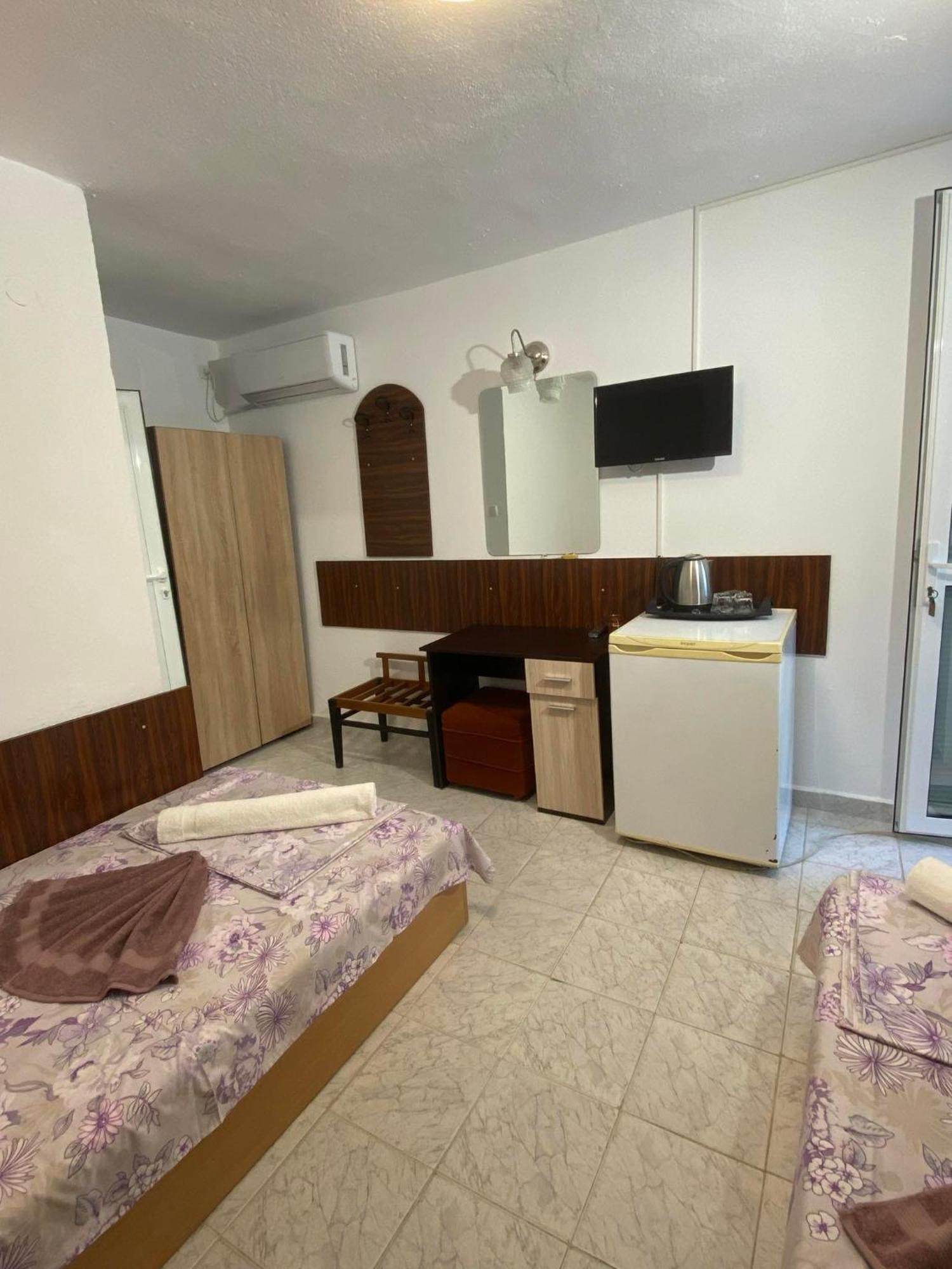 Family Hotel Julian Kranevo Esterno foto